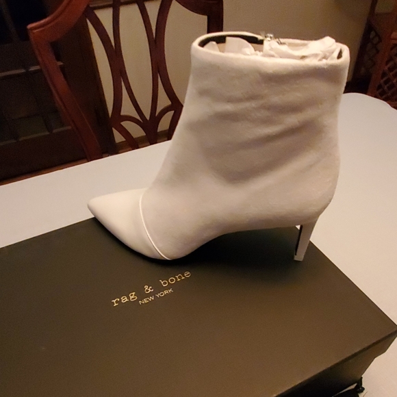 BOOTS - Picture 3 of 8